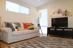 Vil·la, 2 dormitoris (Holiday Home) | Sala d'estar | Televisor de pantalla plana 