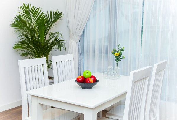 Panoramic Apartment | In-room dining