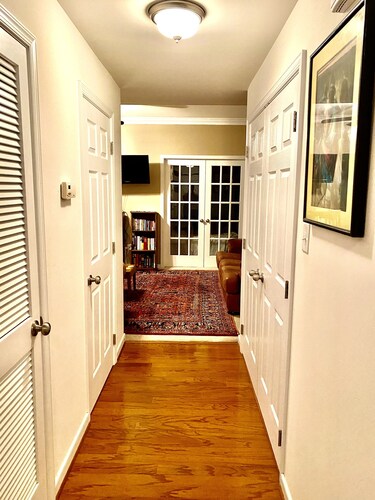 Weekend Getaway in Quiet Private Neighborhood