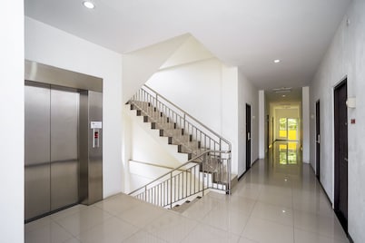 OYO 2695 D'es Guest House