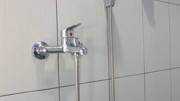 Standard Double Room | Bathroom | Shower, towels