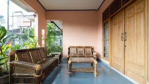 Porch - OYO 2889 Abel Homestay Syariah (Depok)