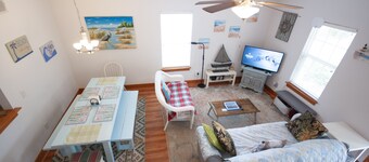 City Woes to Sandy Toes (kjæledyrvennlig, inngjerdet hage)