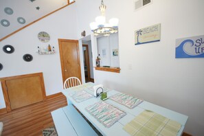 Dining - Pet-friendly, fully-fenced yard, minutes to beach (Oak Island)