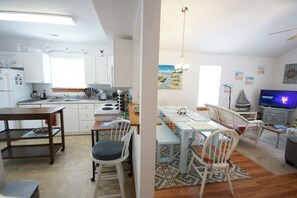 Fridge, microwave, oven, stovetop - Pet-friendly, fully-fenced yard, minutes to beach (Oak Island)