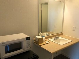 Deluxe Room | Bathroom sink