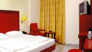 Standard Double Room | Desk, blackout curtains, iron/ironing board, bed sheets