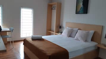 Habitación doble estándar | Escritorio, espacio para trabajar con laptop y insonorización
