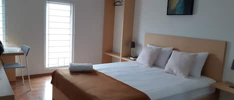 Standard Double Room | Desk, laptop workspace, soundproofing, free WiFi