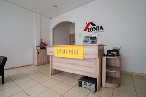 Reception - OYO 2869 Ionia Homestay (Palembang)
