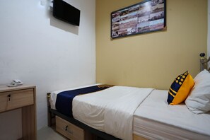 Basic Single Room | Free WiFi, bed sheets - OYO 2869 Ionia Homestay (Palembang)