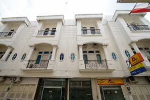 Exterior - OYO 2869 Ionia Homestay (Palembang)