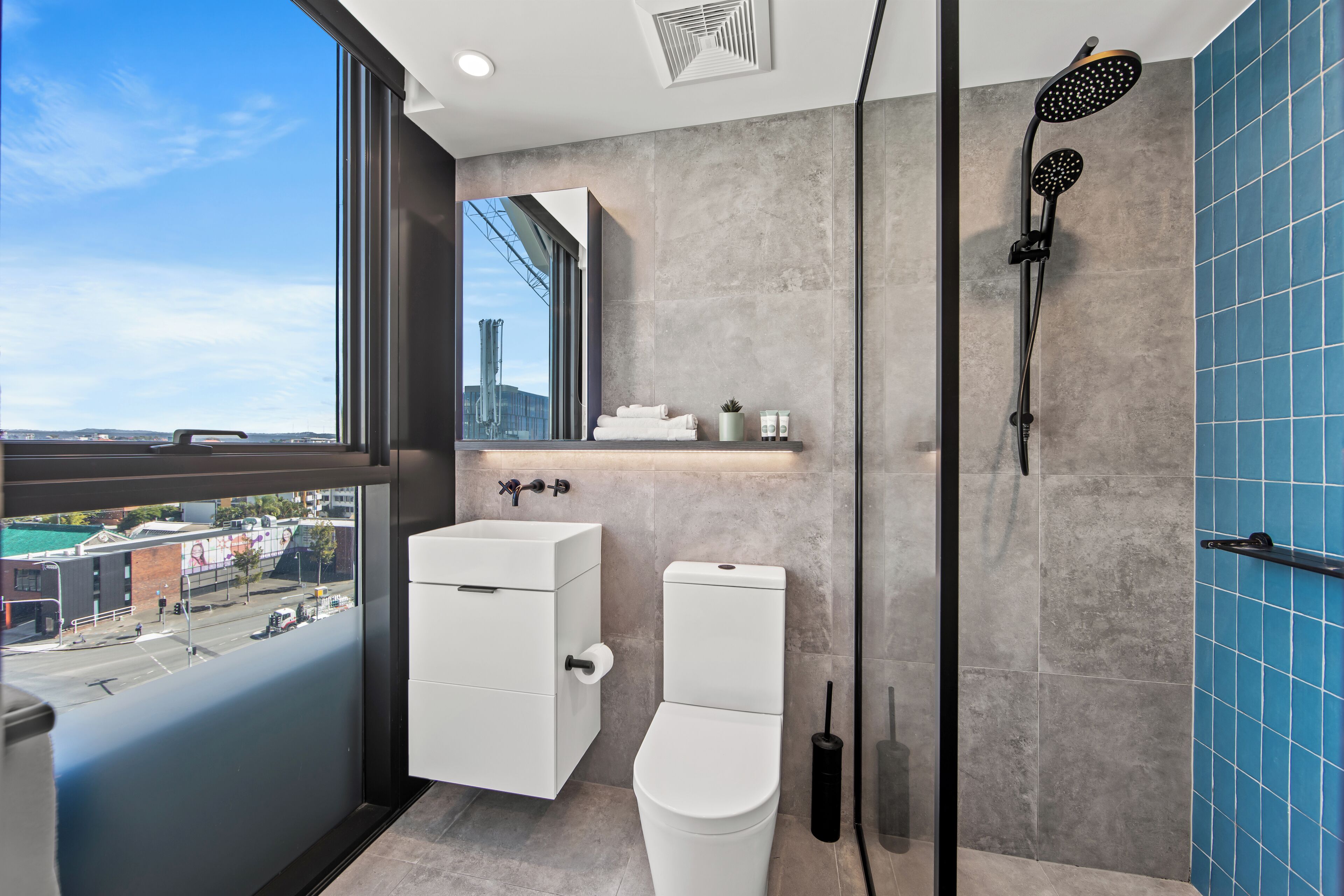 Standard Apartment, 2 Bedrooms, 2 Bathrooms | Bathroom