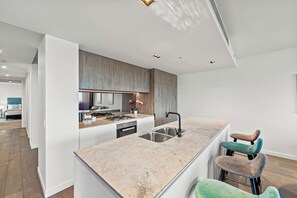 公寓, 3 間臥室, 2 間浴室, 城市景觀 | 私人廚房 | 大型冰箱、微波爐、烤箱、爐台