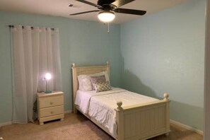 5 bedrooms, desk, free WiFi, bed sheets