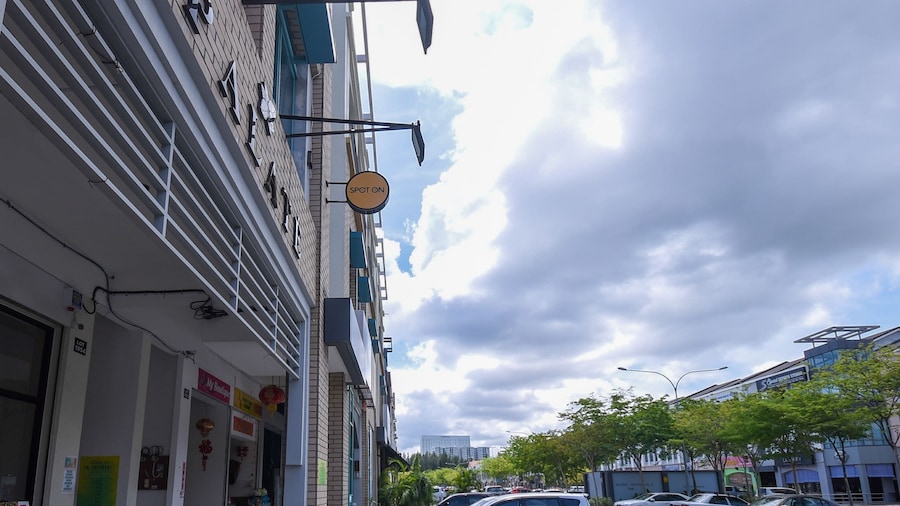 Hotel O Lm Residence