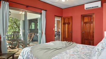 3 bedrooms, travel cot, free WiFi, bed sheets