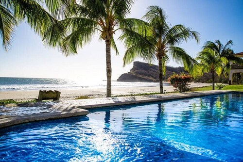 Huvilat Iguana Beachfront A-2