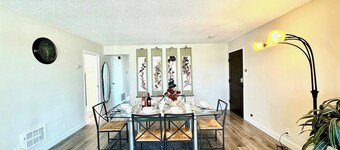 Cheerful 4-bedroom home nearby beach