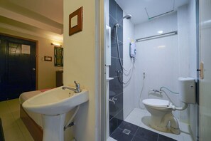Bathroom - OYO 89976 Fins Hotel (Alor Setar)