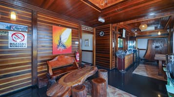 Kawasan tempat duduk lobi