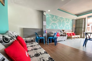 Lobby sitting area - SPOT ON 90283 27 Muntri (George Town)