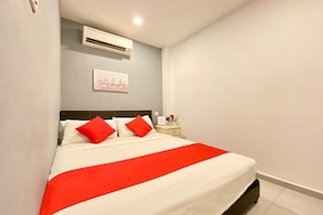 Standard Double Room | Free WiFi, bed sheets - SPOT ON 90283 27 Muntri (George Town)