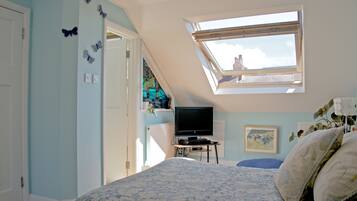 Deluxe Double Room (Loft Room) | Individually decorated, individually furnished, blackout curtains