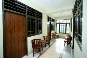 Lobby sitting area - SPOT ON 2857 Hotel Pelangi (Yogyakarta)