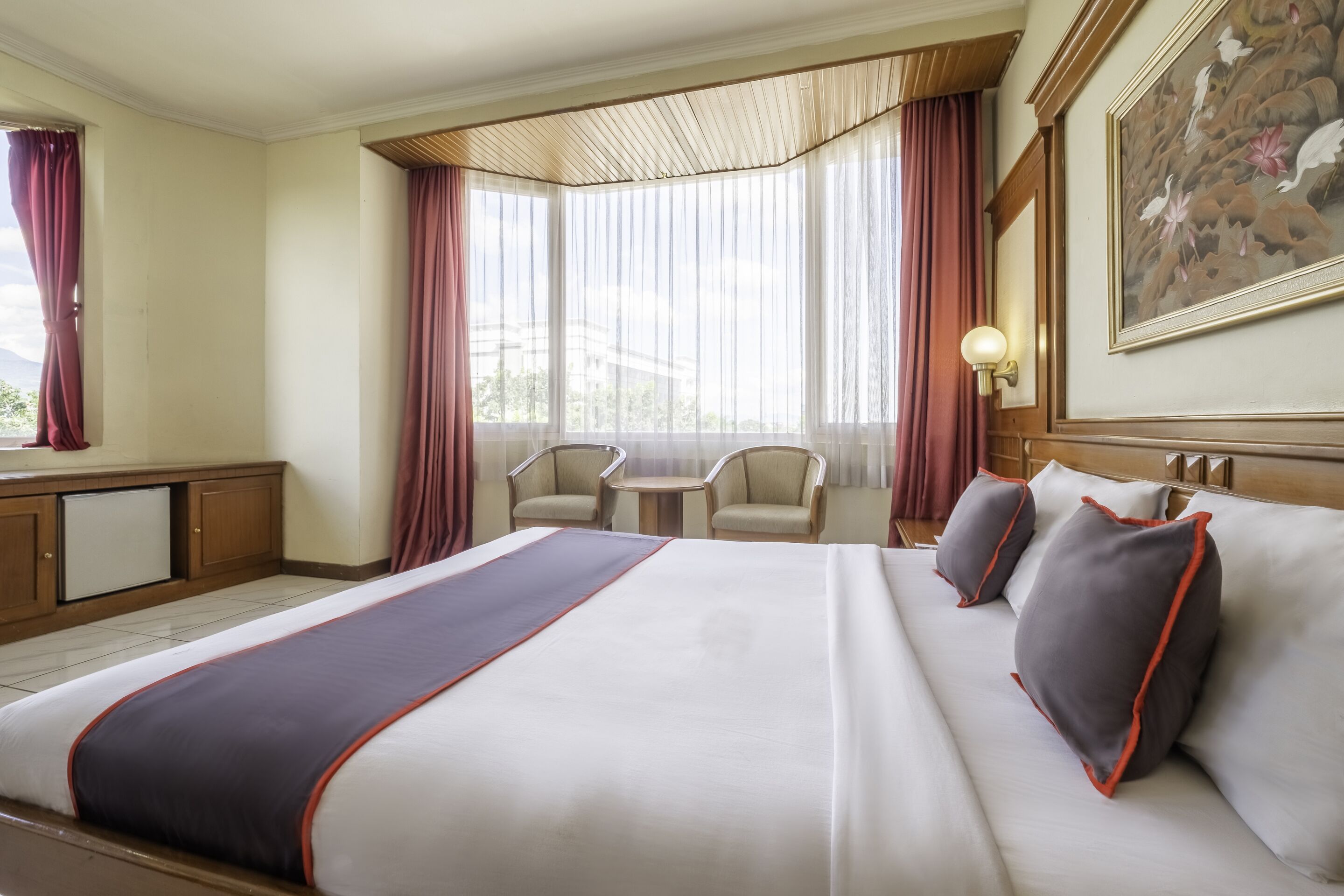 Soundproofing, free WiFi, bed sheets