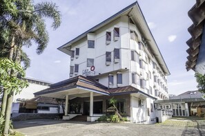 Exterior - Super OYO Collection O 25 Hotel Baltika (Bandung)