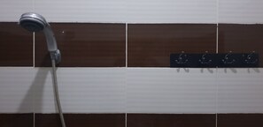 Economy Double Room | Bathroom shower - OYO 2753 Irma's Residence (Blitar)