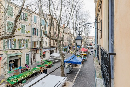 Joli appartement 42 m², 1 chambre, sur le marché à 9mn des plages en bus