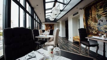 Daily full breakfast (EUR 15 per person)