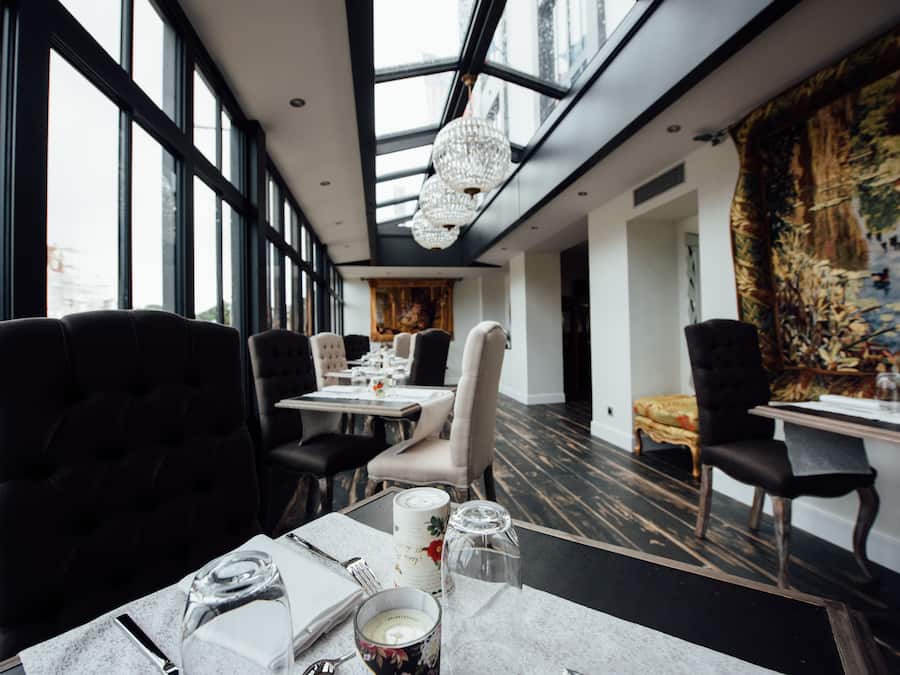 Café da manhã completo todos os dias (EUR 15 por pessoa)