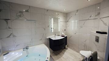 Luxury Suite, Jetted Tub | Jetted tub