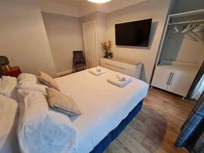 1 chambre, fer et planche à repasser, lit parapluie, Wi-Fi