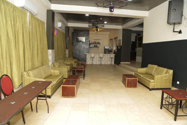 Banquet hall - Hotel Mallika Company SL (Freetown)