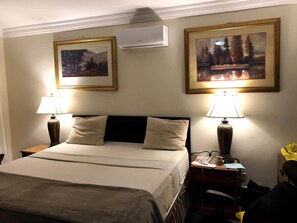 Egyptian cotton sheets, premium bedding, down duvets, Tempur-Pedic beds - Hotel Mallika Company SL (Freetown)