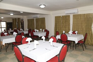 Free daily continental breakfast  - Hotel Mallika Company SL (Freetown)