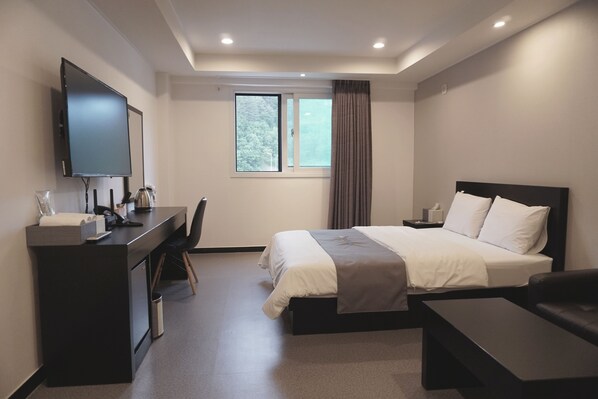 Standard Double Room | Soundproofing, free WiFi