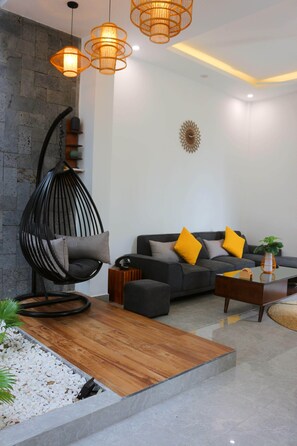 المنشأة من الداخل