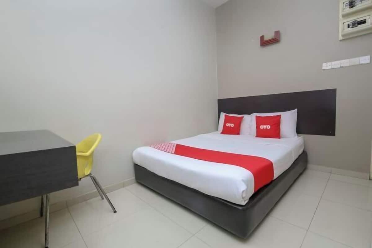 Desk, WiFi (free), bed sheets