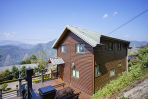 Cortinas blackout, sistema de insonorización y wifi gratis 