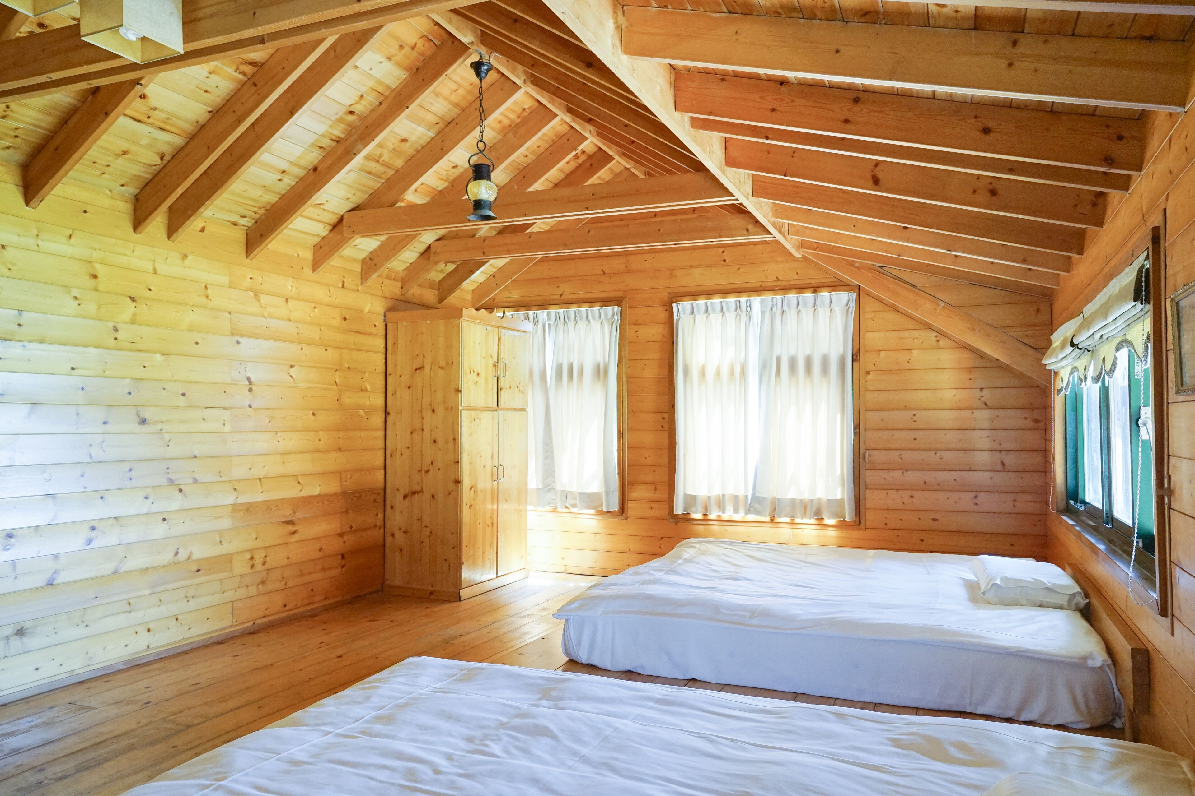Blackout drapes, soundproofing, free WiFi, bed sheets