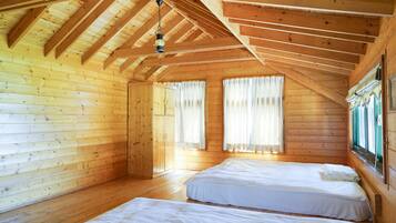 Family Villa | Blackout drapes, soundproofing, free WiFi, bed sheets