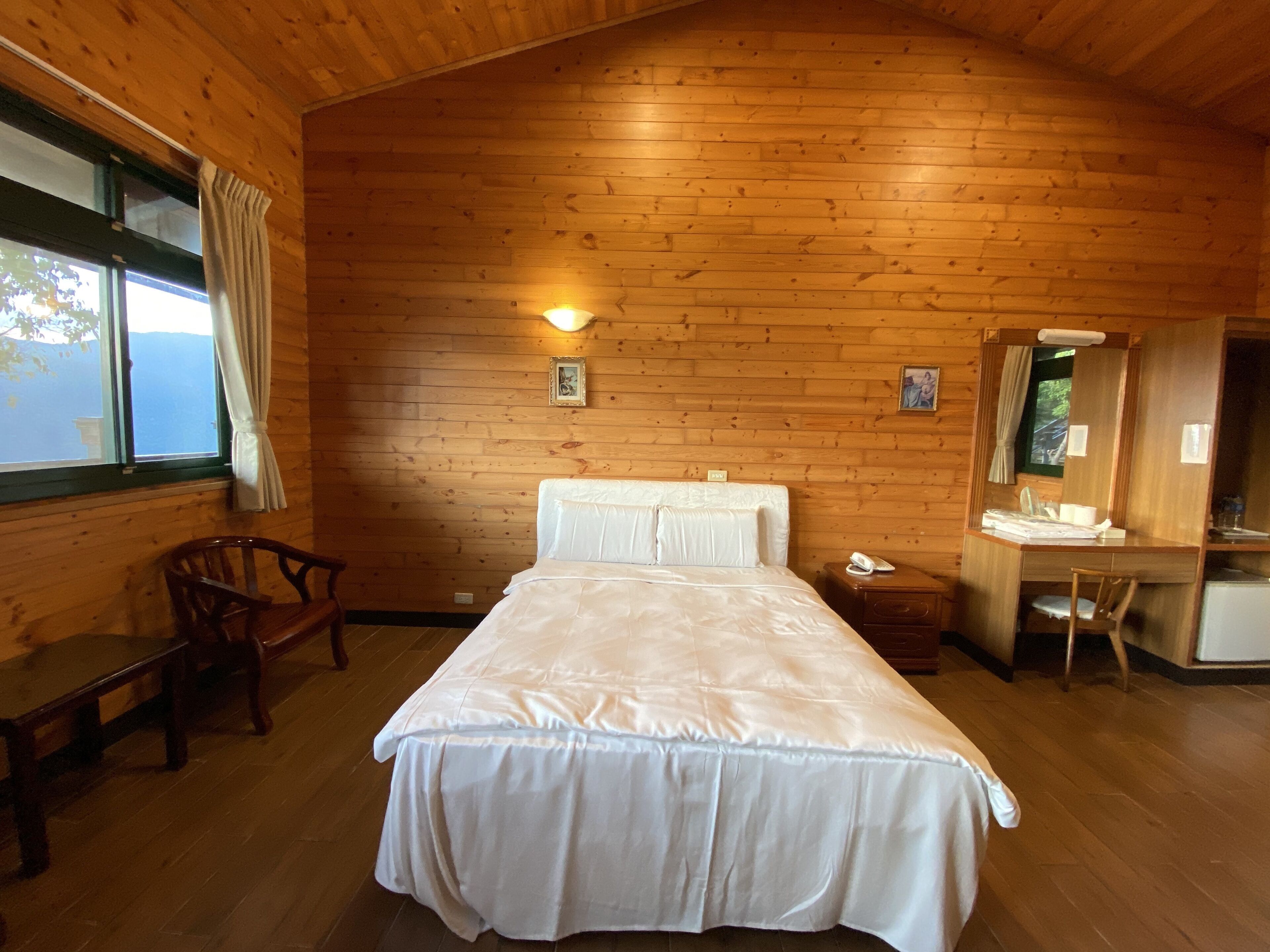 Blackout drapes, soundproofing, free WiFi, bed sheets