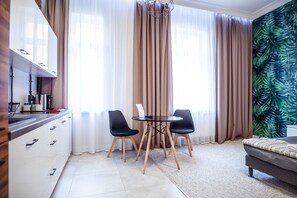Deluxe Studio Suite, 1 Queen Bed