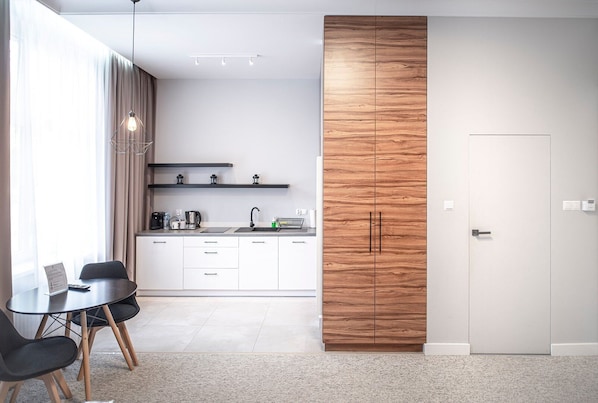 Deluxe Studio Suite, 1 Bedroom, Non Smoking, Allergy Friendly | Free minibar, desk, iron/ironing board, free WiFi - Gruda Apartments (Kwidzyn)