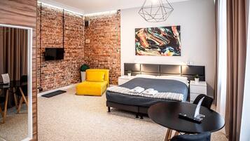 Deluxe Studio Suite, 1 Bedroom, Non Smoking, Allergy Friendly | Free minibar, desk, iron/ironing board, free WiFi